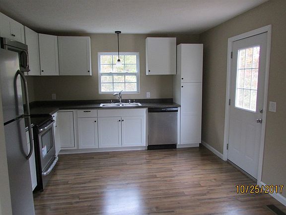 4th image of 44 Twin Oak Dr