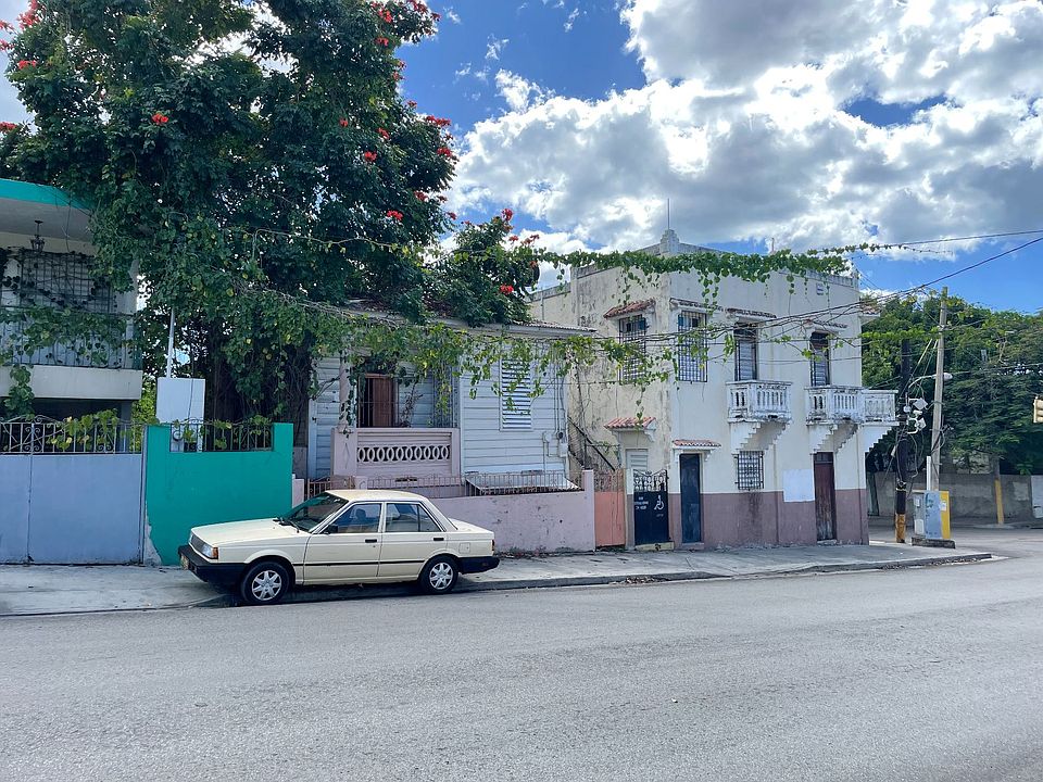 2nd image of 323 Calle Victoria