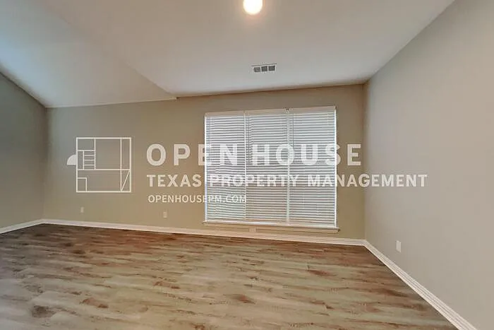 8205 Hartford Dr — Photo 6