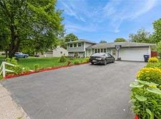 594 Heritage Dr, Rochester, NY 14615