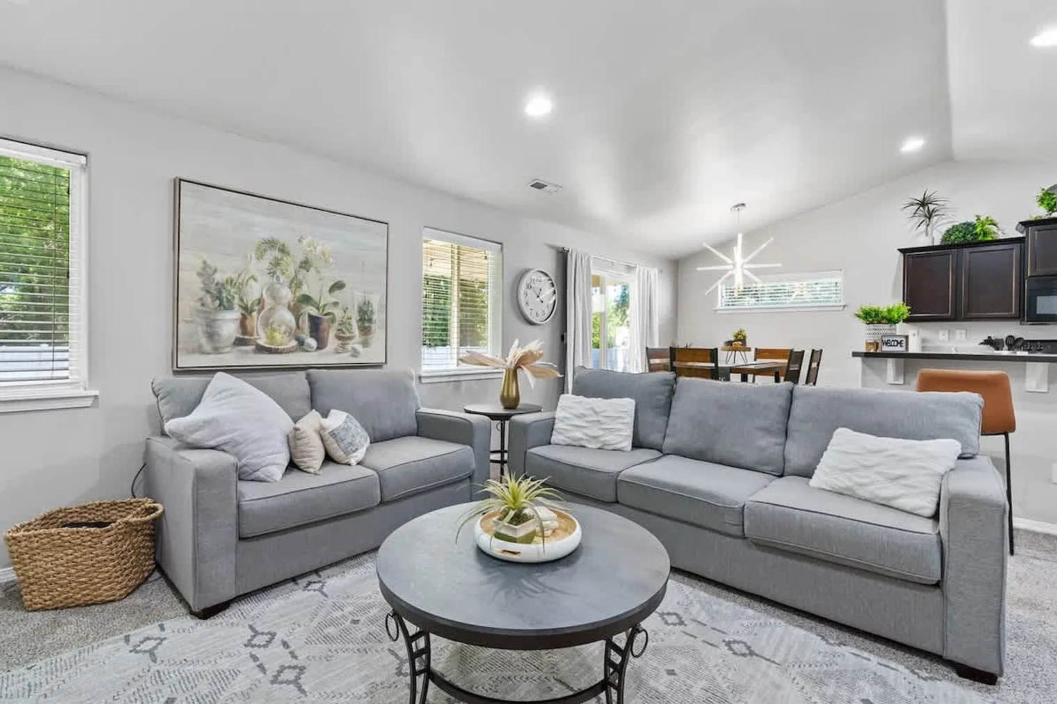 3 bed, 2.0 bath, 1399 sqft, $4,032 — Photo 2