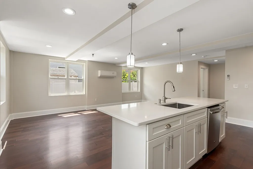2 bed, 1.0 bath, 1097 sqft, $3,000 — Photo 4