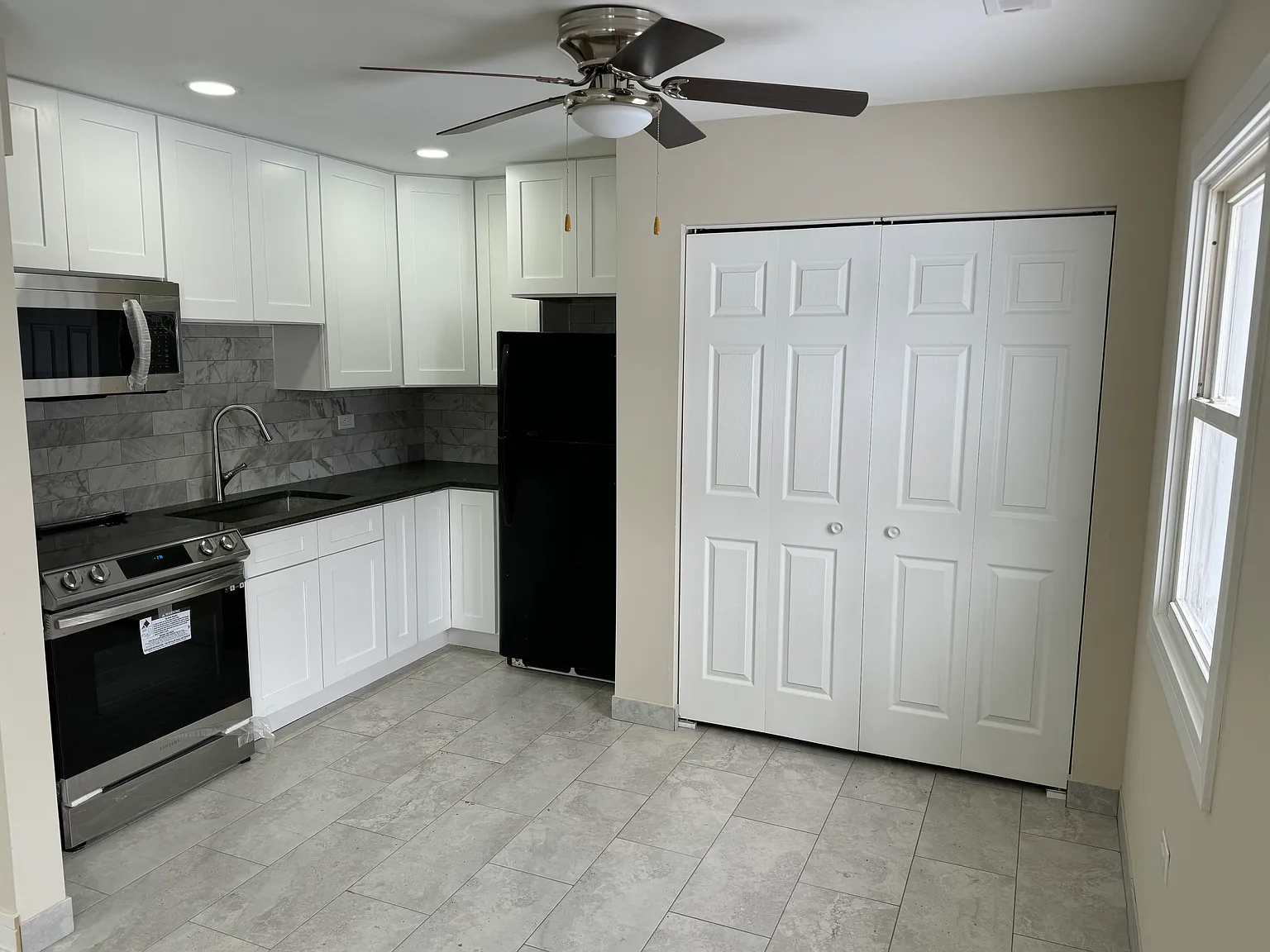 2 bed, 850 sqft, $1,300 — Photo 2
