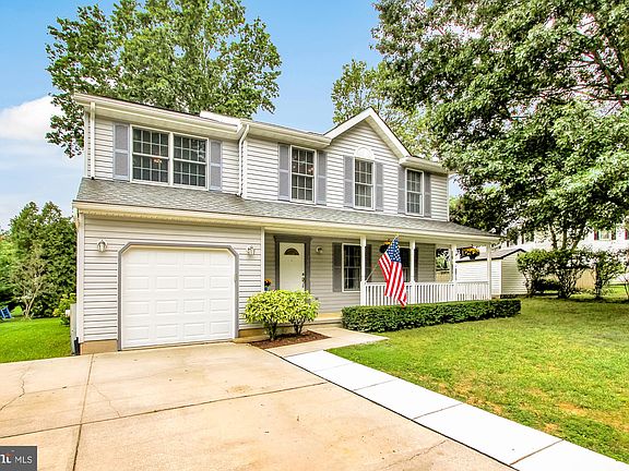 2nd image of 405 Birchwood Manor Ln