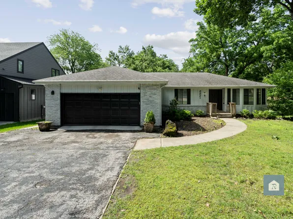 2221 W 71st St, Prairie Village, KS 66208