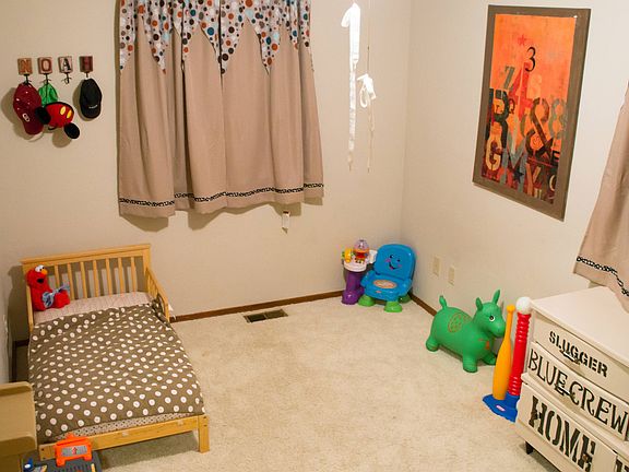 4th image of 2508 Oriole St