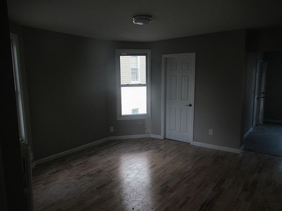 5th image of 294 N Park St #1