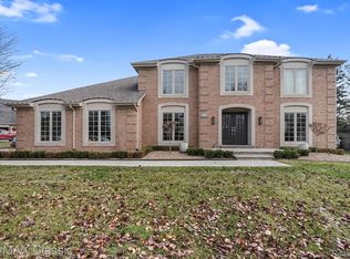 22186 Daleview Dr, Novi, MI 48374