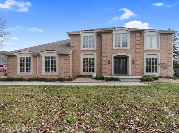 22186 Daleview Dr, Novi, MI 48374
