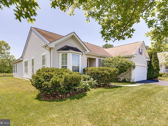 2nd image of 14 Fitzgerald Ln