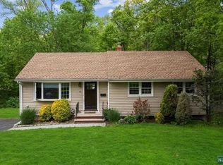 53 McNomee St, Oakland, NJ 07436