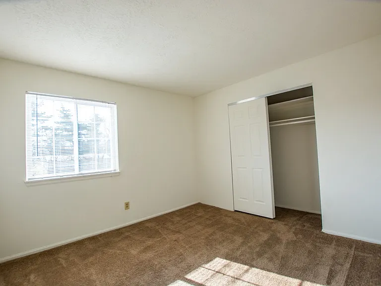Waterstone Place Apartments — Photo 9