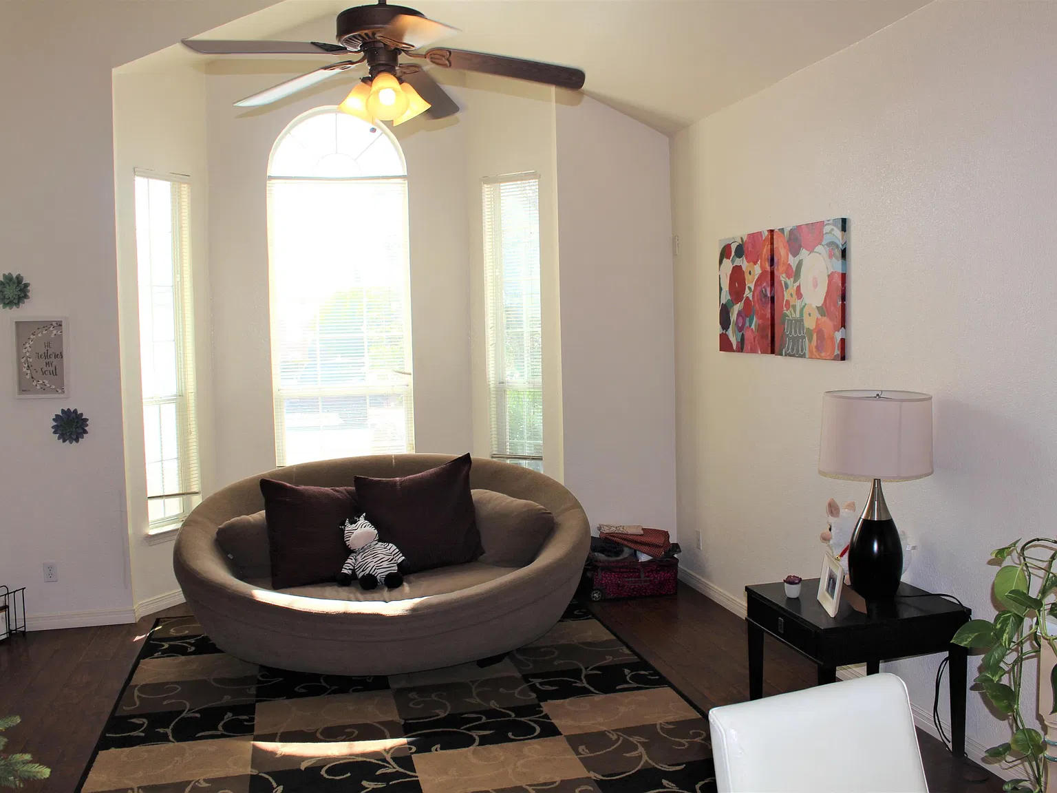 3 bed, 2.5 bath, 1950 sqft, $1,700 — Photo 3