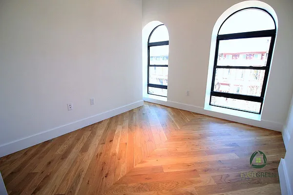 Rented by Evergreen Apartments BK | media 28