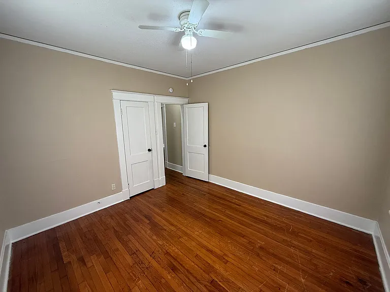 961 N Willett St — Photo 14