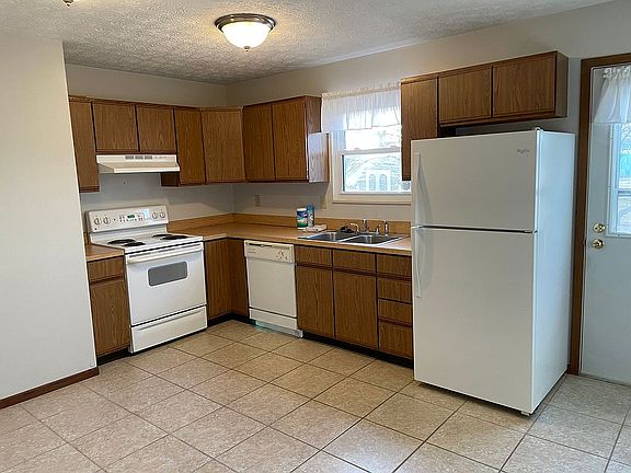 2nd image of 567-568 Rosehill Dr
