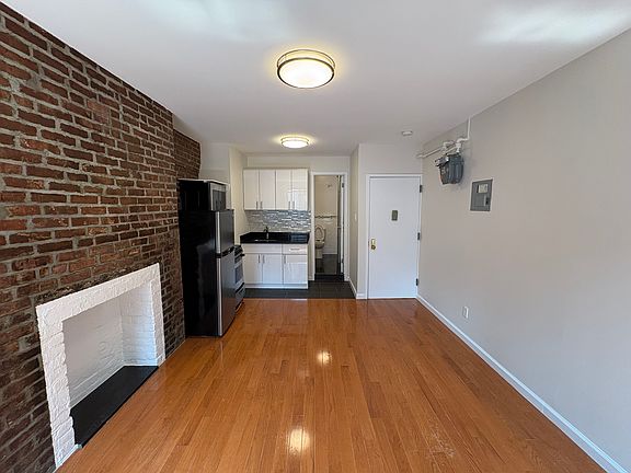 5th image of 40 Ludlow St APT 14