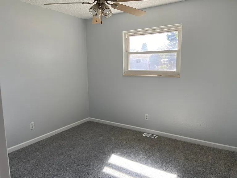 812 S Chestnut St — Photo 5
