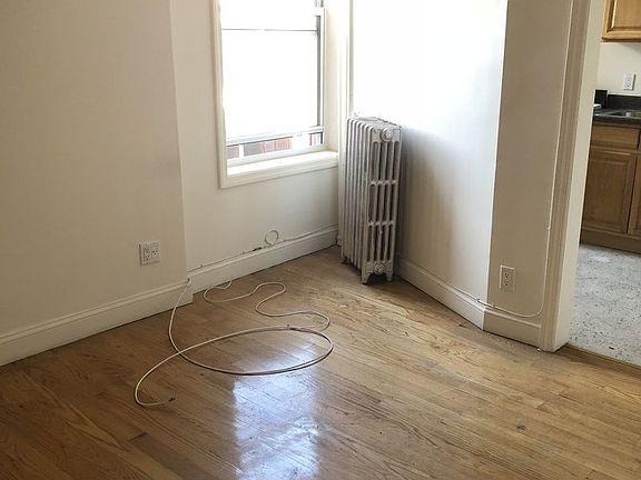 4th image of 4332 40th St APT 2C