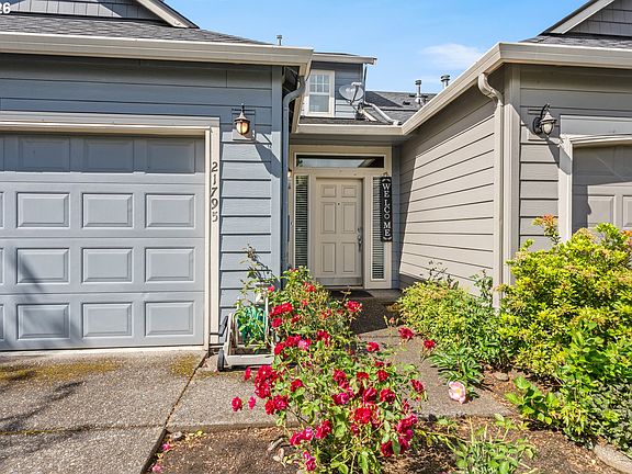 2nd image of 21795 NE Larkspur Ln