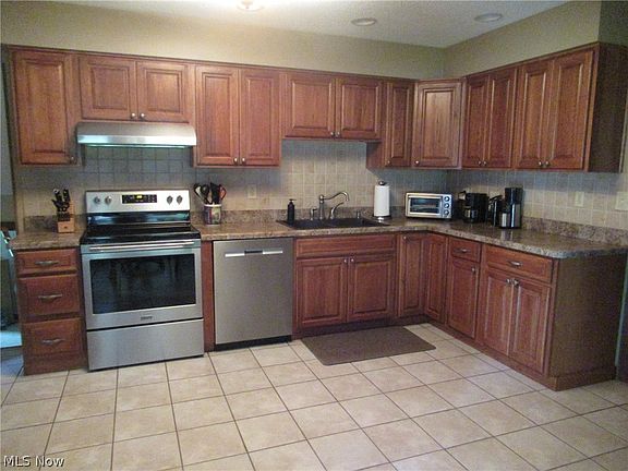 3rd image of 97 Hood Dr