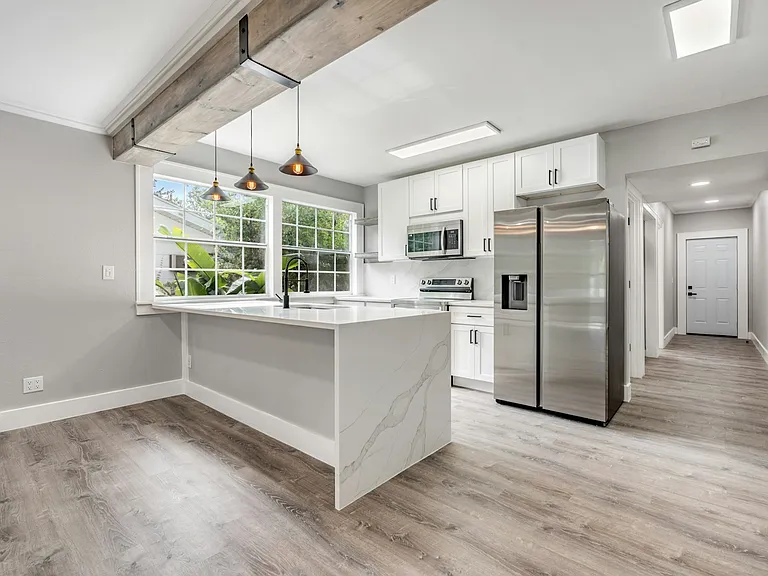 186 22nd Ave N #1 — Photo 1