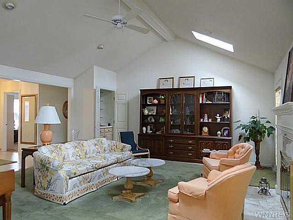 4th image of 55 Sandhurst Ln