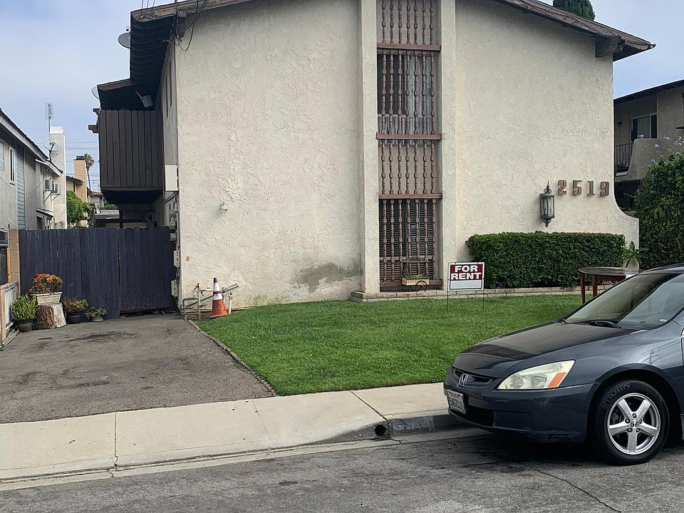 2519 Harriman Front of 4 Unit Building