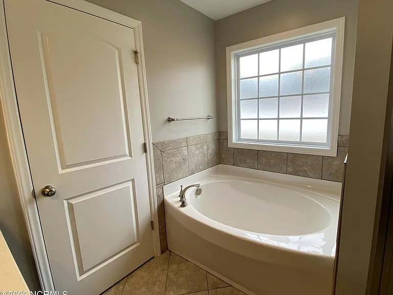 2417 Zircon Dr — Photo 11
