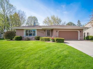 15325 W Glenora Ct, New Berlin, WI 53151
