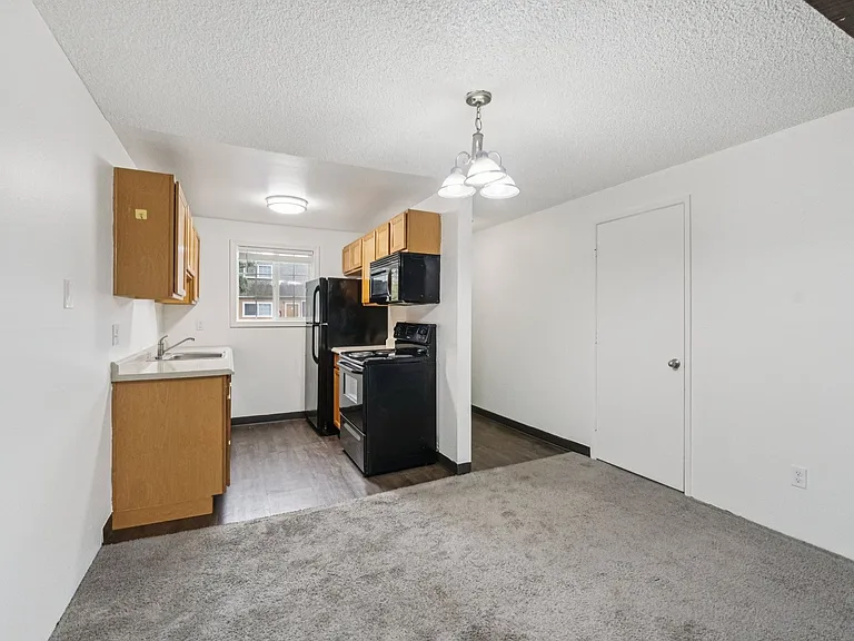 Heather Ridge Apartments — Photo 20