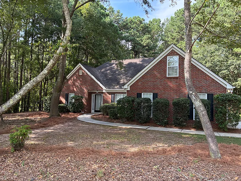 820 Holland Ct — Photo 2