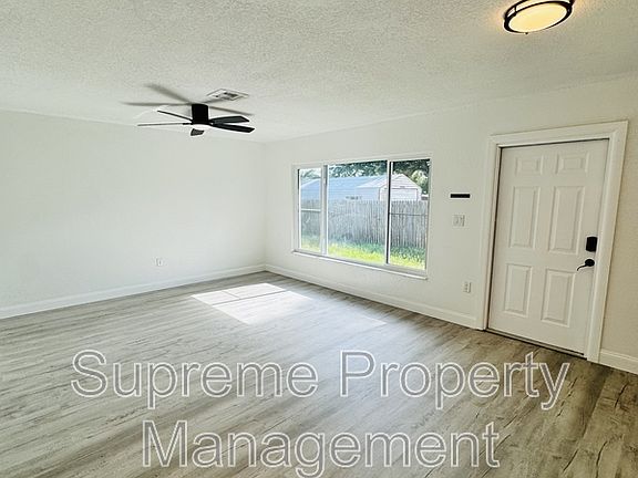 3rd image of 3154 Pine Tree Ave