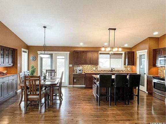 4th image of 48 Gibson Cres