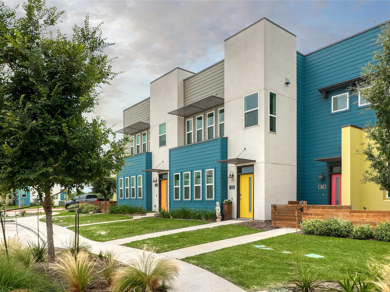 2 bed, 2.5 bath, 1340 sqft, $2,000 — Photo 1