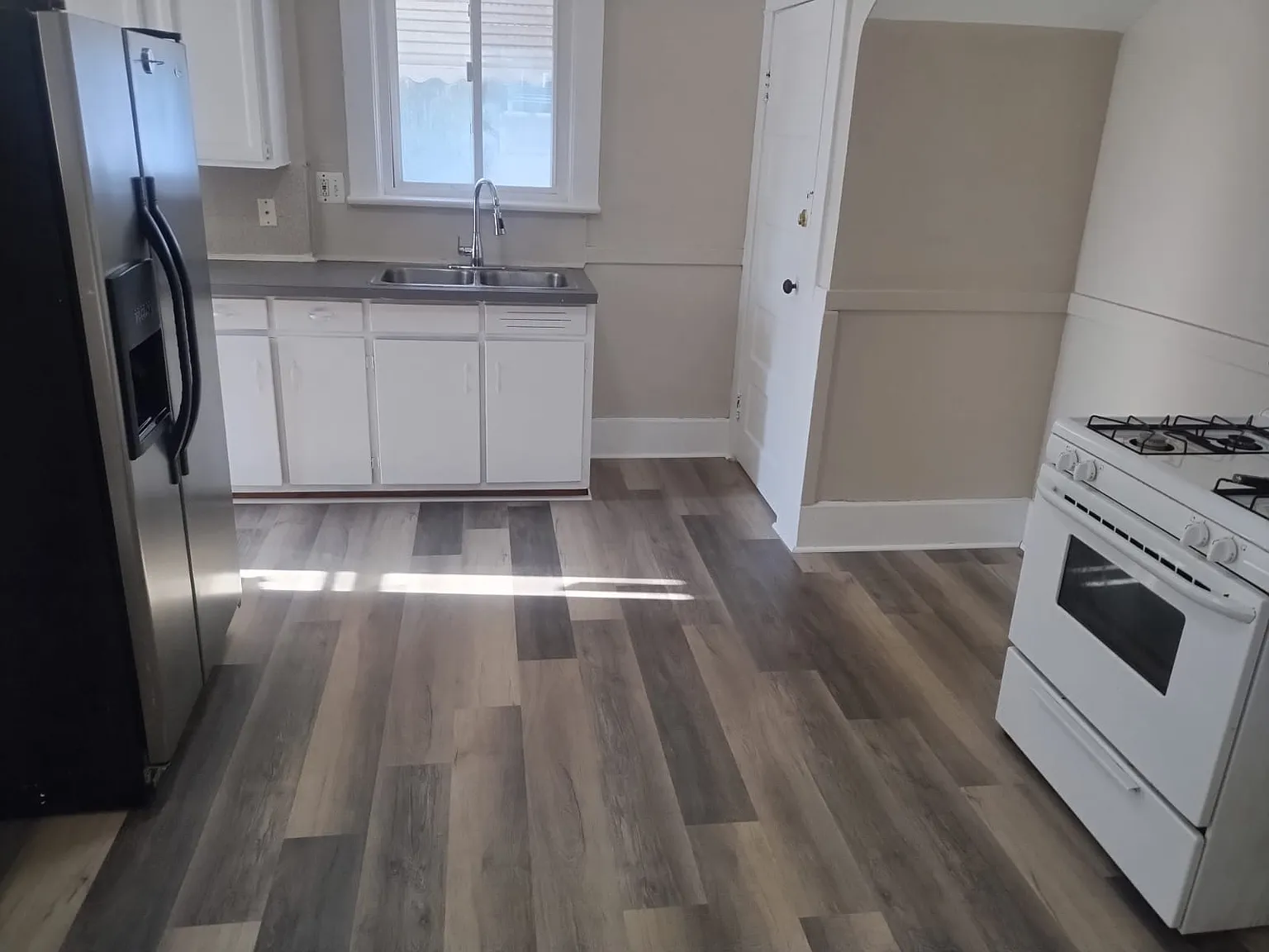 248 E Pearl St photo 1