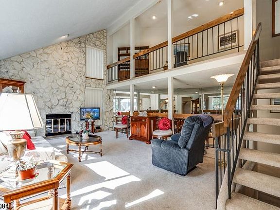 3rd image of 28 Kingsberry Dr #28
