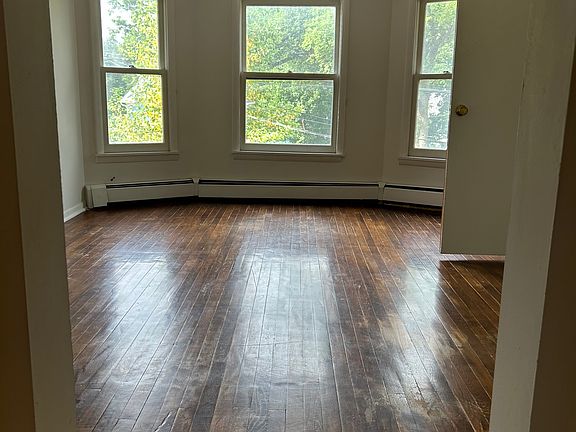 4th image of 607 W Madison St