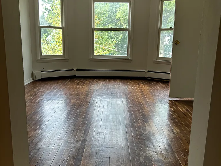 607 W Madison St — Photo 4