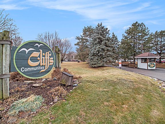 3rd image of 730 Cliffs Dr APT 204A