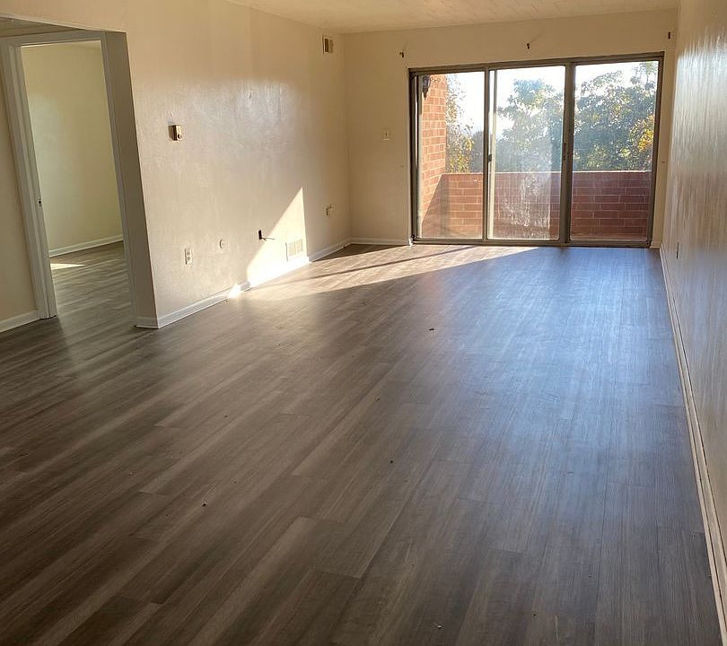 1st image of 128 Stamm Ave APT 15