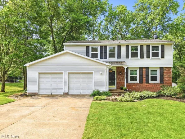 1188 Brookpoint Dr, Macedonia, OH 44056