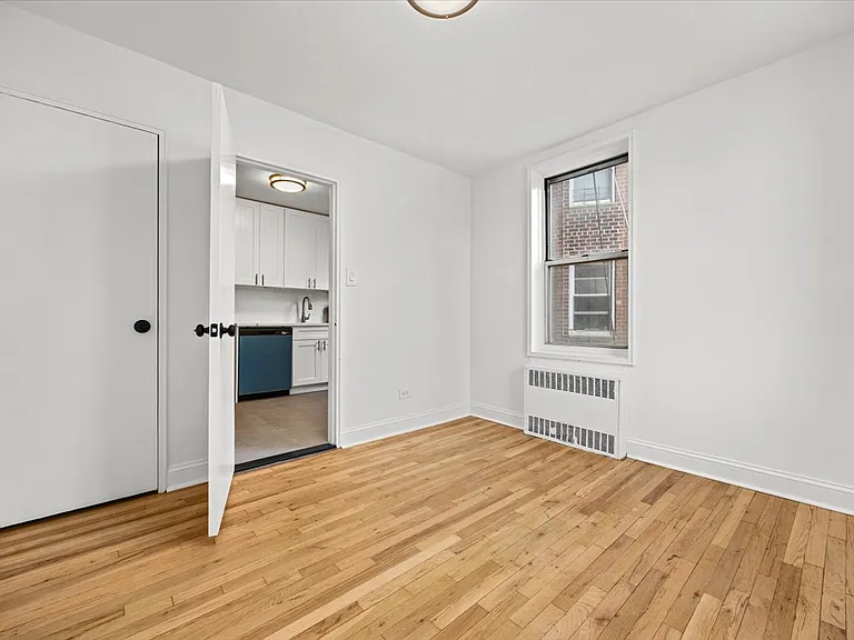 6730 Clyde St #3B — Photo 4