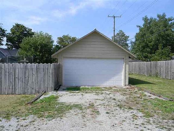 5th image of 209 S Babcock St