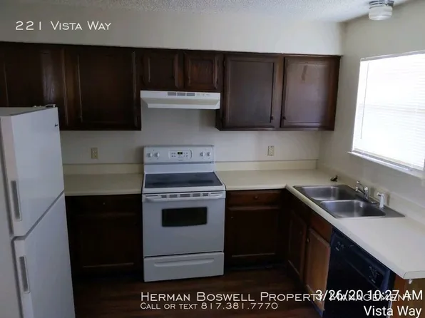 221 Vista Way, Fort Worth, TX 76126