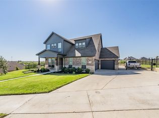 8208 Indian Hills Ct, Benbrook, TX 76126