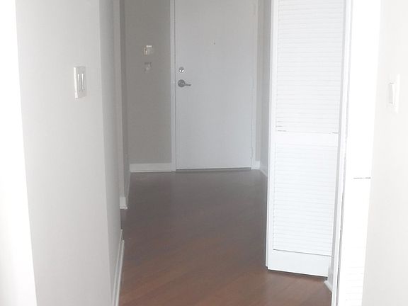 5th image of 833 W 15th Pl Unit 607
