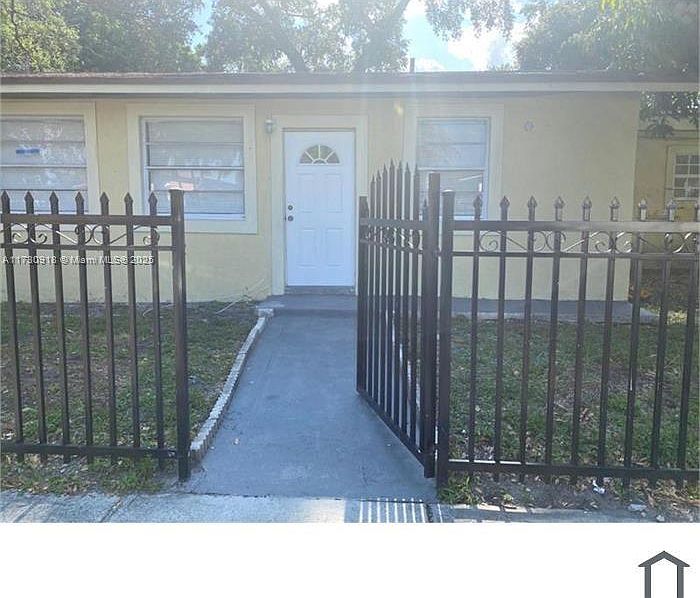 1st image of 18500 NE 1st Ct