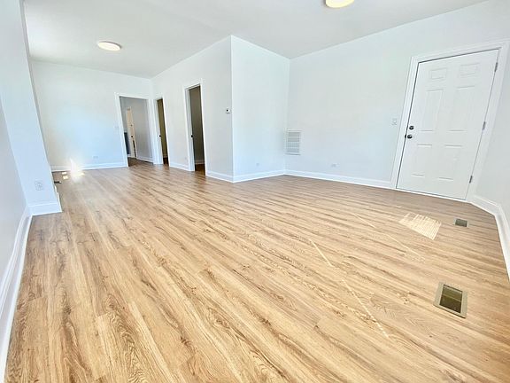 5th image of 2724 S Wallace St #1F