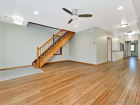 3rd image of 2063 N Oakley Ave #1